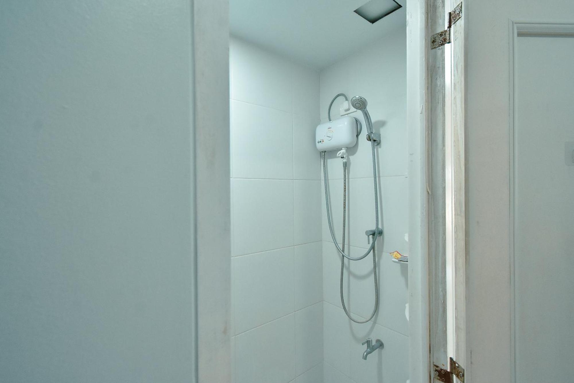 문틴루파 Cozy Unit With Free Pool, Netflix & Wifi In Alabang Crq3 아파트 호텔 외부 사진